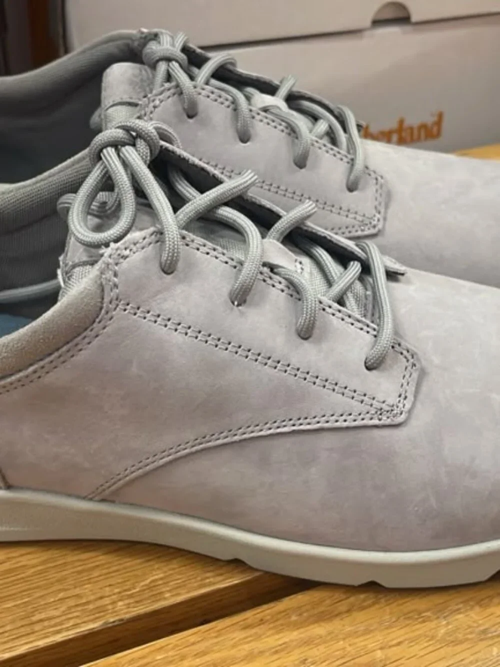 TIMBERLAND MEN'S PARKER STREET LOW LACE SNEAKER LIGHT GREY NUBUCK A6C8E-EM0